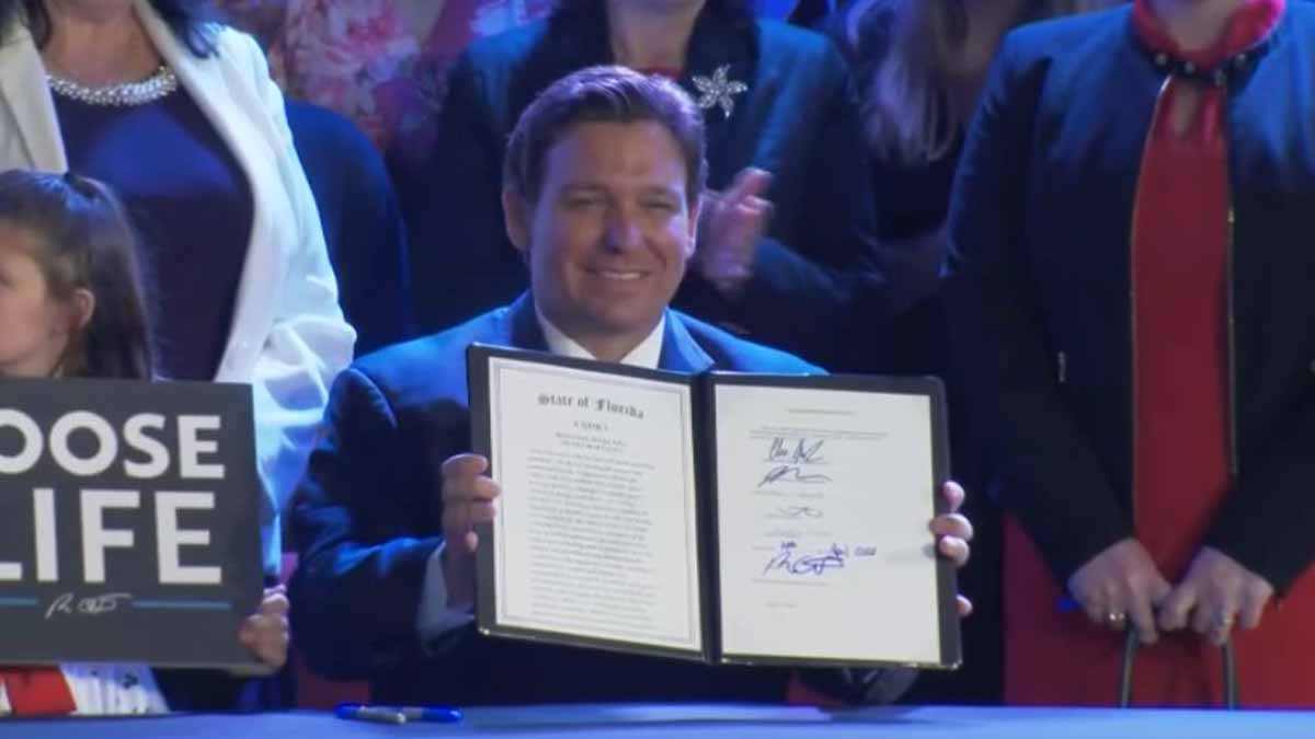 Gobernador de Florida firma ley que prohíbe el aborto pasadas las 15 semanas de embarazo