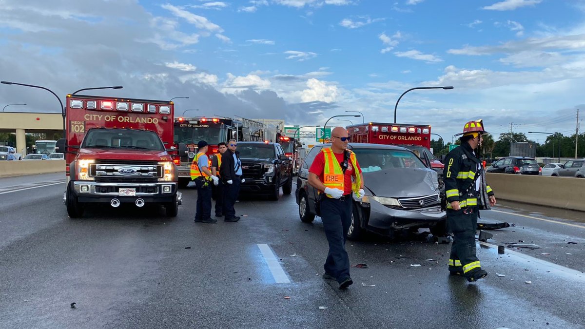 Lluvias en Florida causan choque entre 43 autos en autopista de Orlando