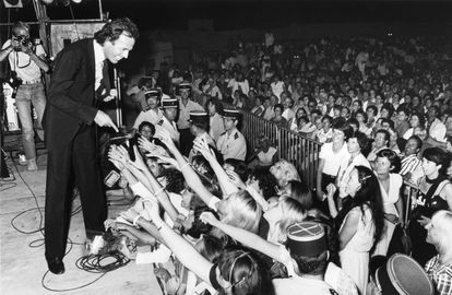 Una actuación de agosto de 1980 en Grau du Roi, Francia.