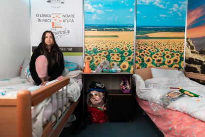 Olga Yablushevskaia, que ha huido con su hijo Mark, en instalaciones para los refugiados en Chisináu.