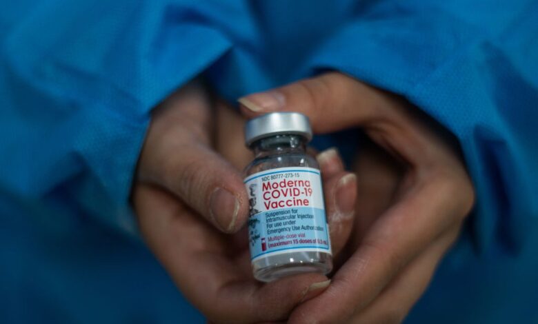 Moderna pide autorización para una cuarta dosis de la vacuna contra el COVID-19 en adultos
