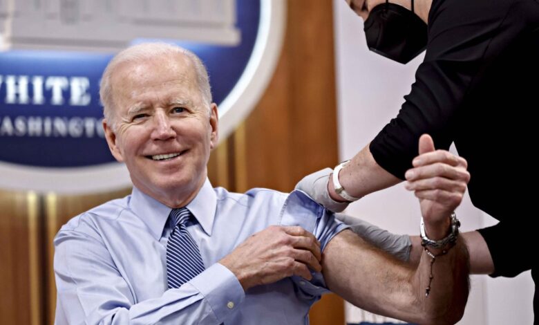 COVID-19: Biden presenta sitio web con recursos gratuitos y recibe el segundo refuerzo