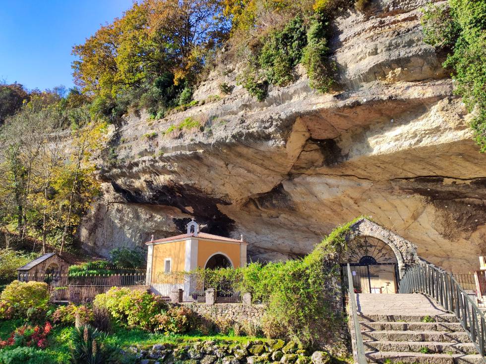 El santuario de la Virgen de la Cueva, a un kilómetro de la localidad asturiana de Infiesto.
