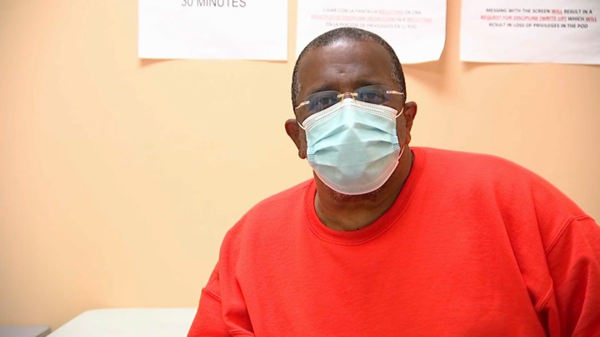 Hispano sale en libertad tras pasar 32 años en la cárcel por un crimen que no cometió en San Francisco