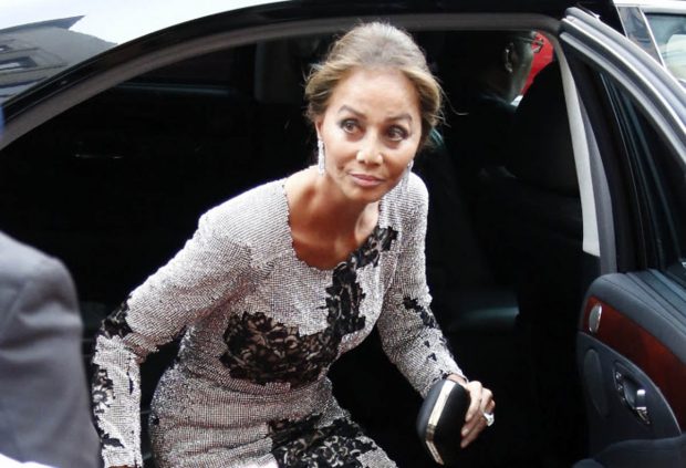 Isabel Preysler bajando de un coche / Gtres