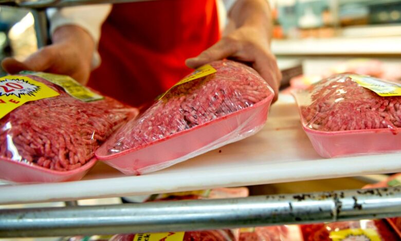 Más de 1,200 libras de carne molida retiradas por posible contaminación con E. Coli