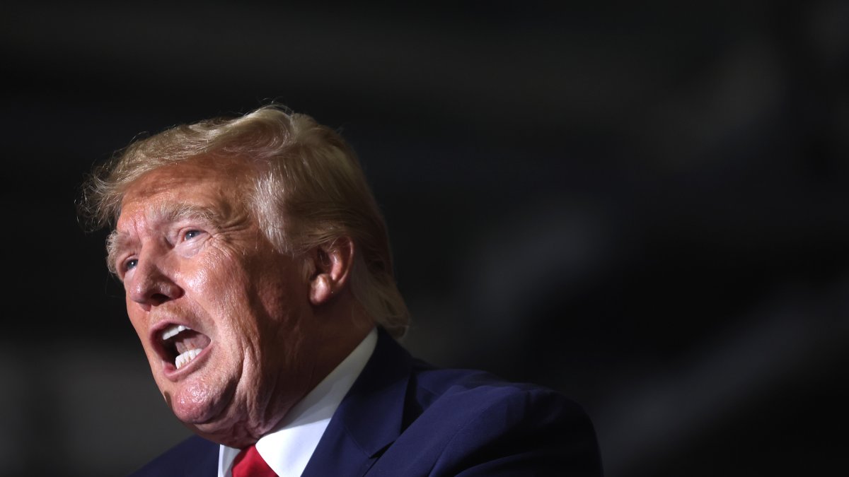 Trump presenta apelación contra el fallo de desacato y multa de $10,000