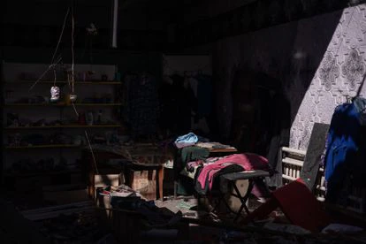 Tienda bombardeada en Mala Tokmachka, en la región de Zaporiyia.