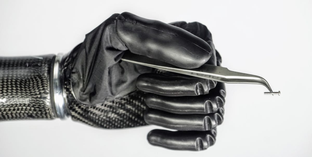 Esta mano protésica es más fuerte, más liviana y mejor que usted