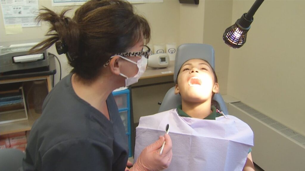 Jornada gratuita de salud dental en Los Ángeles
