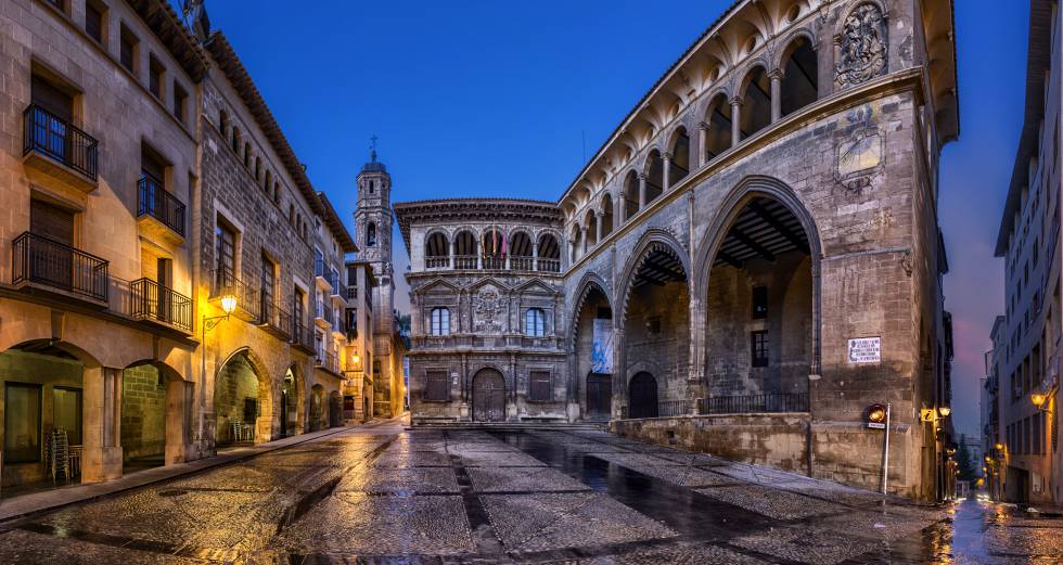 La plaza de España de Alcañiz.