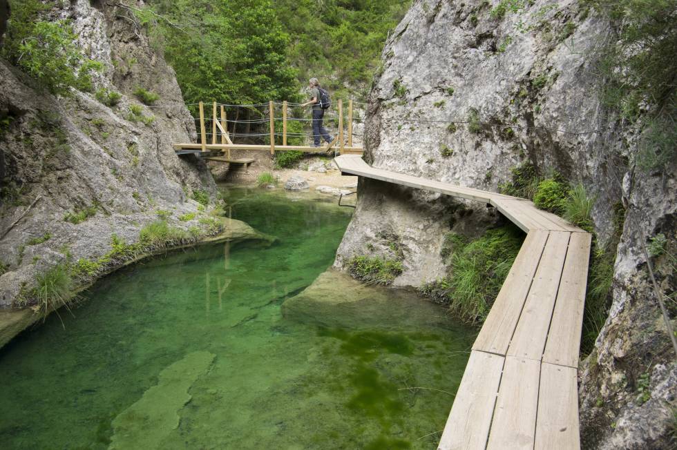 El Parrizal de Beceite, una senda de pasarelas en paralelo al río Matarraña,