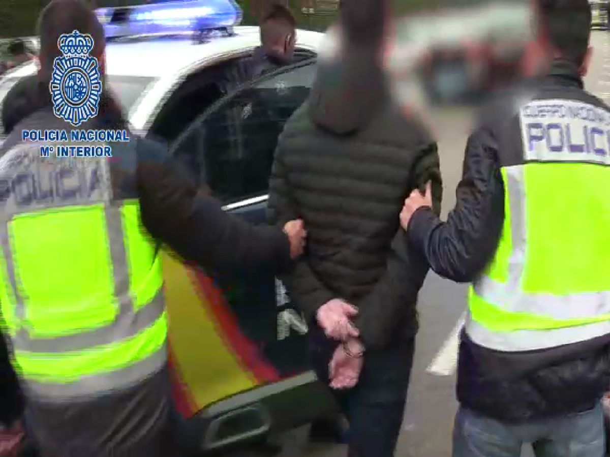 Falsificadores de pasaportes covid para famosos por 100 euros