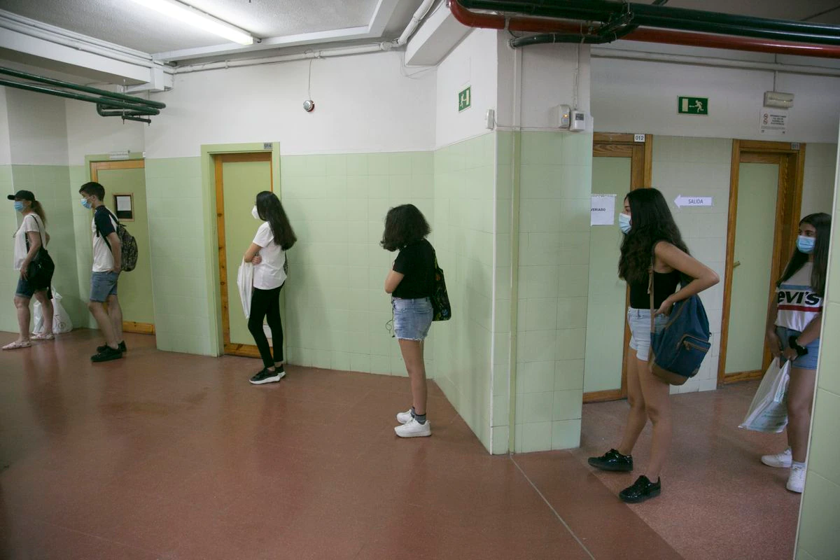 Madrid dijo haber quitado los términos feministas de los contenidos de la ESO… pero los incluyó todos en una frase muy larga