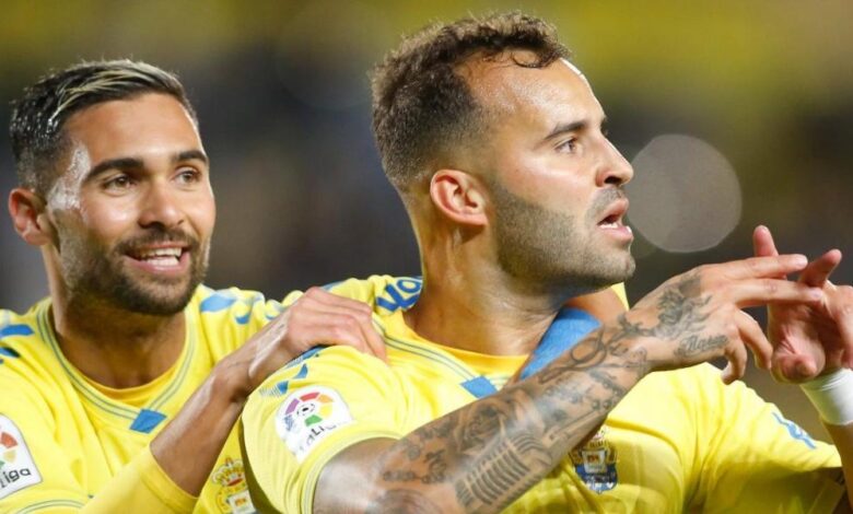 2-1: Las Palmas mantiene el sueño y el Málaga debe esperar para salvarse