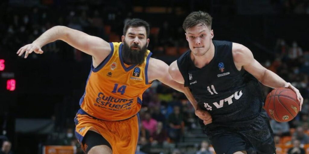 98-80: El Valencia controla el rebote, somete al Hamburgo y pasa a cuartos