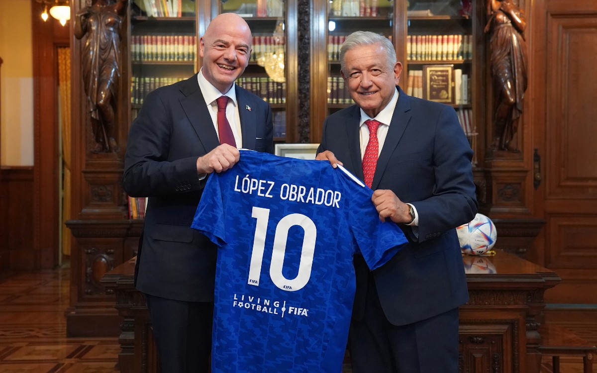 AMLO, Infantino y Azcárraga conversan sobre el Mundial 2026