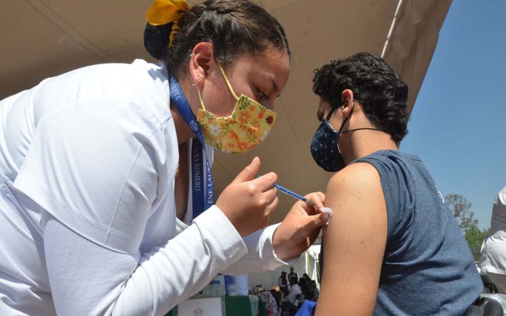 Abril será el último mes para vacunarse contra la Covid-19, anuncia director del ISSSTE