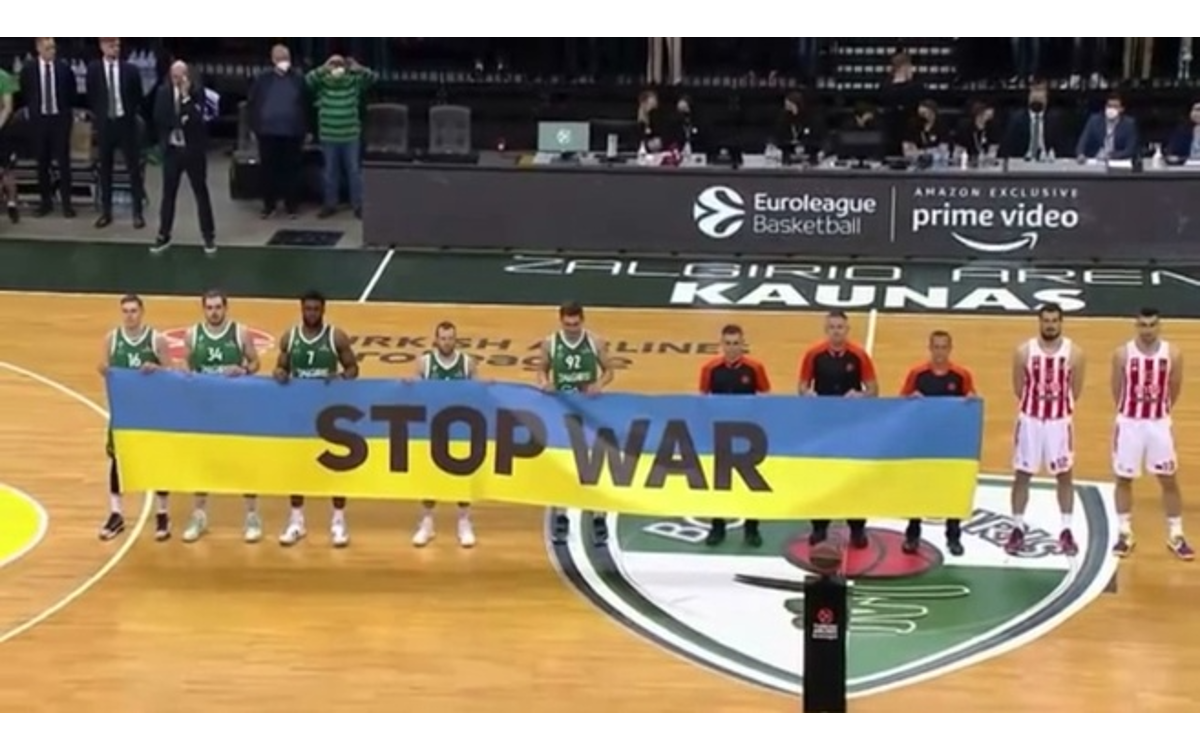 Abuchean a serbios por no apoyar gesto contra la guerra en Ucrania | Video