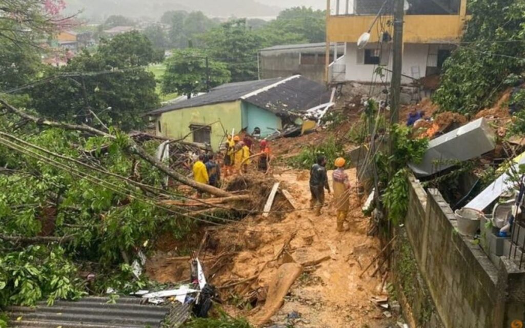 Al menos 14 muertos y cinco desaparecidos por deslave en Río de Janeiro