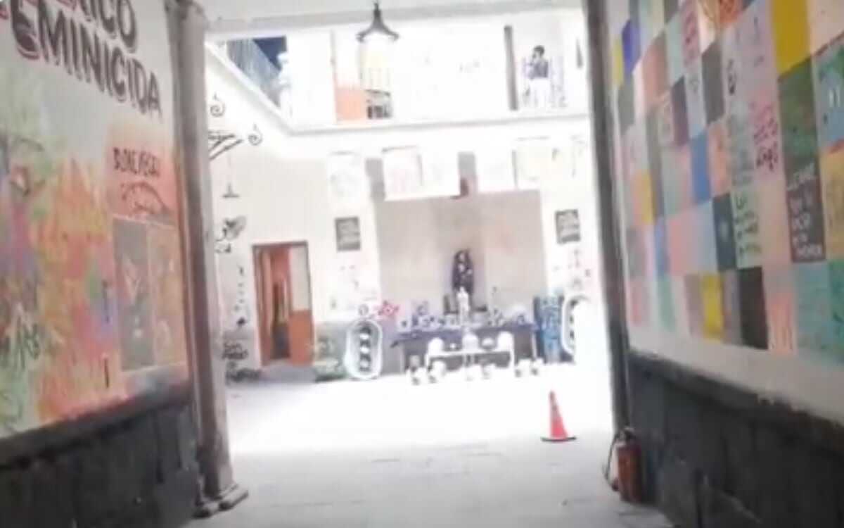 Altar a la Santa Muerte, cascos de policías y paredes pintadas son los daños de sede de la CNDH liberada