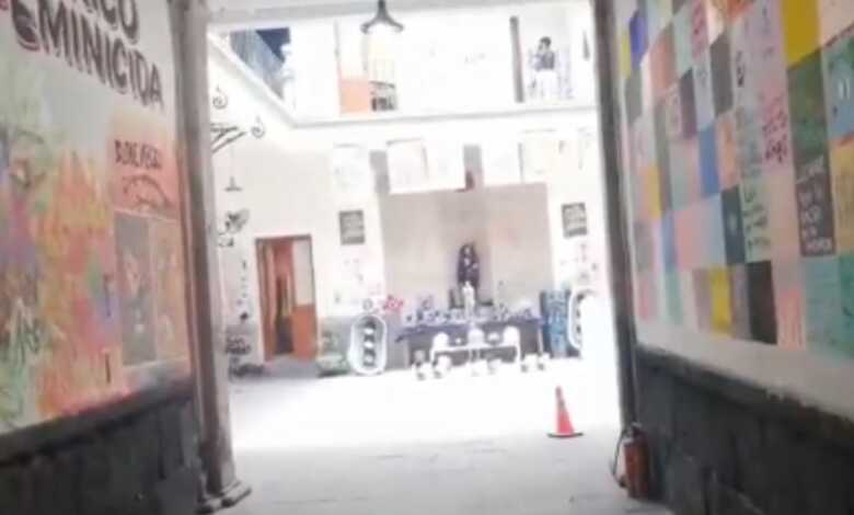 Altar a la Santa Muerte, cascos de policías y paredes pintadas son los daños de sede de la CNDH liberada