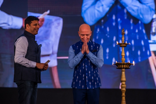 Amazon, Flipkart, Ola y Uber comienzan a reanudar sus servicios en India