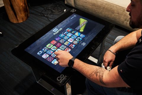 Mesa de juego arcade1up infinity en uso