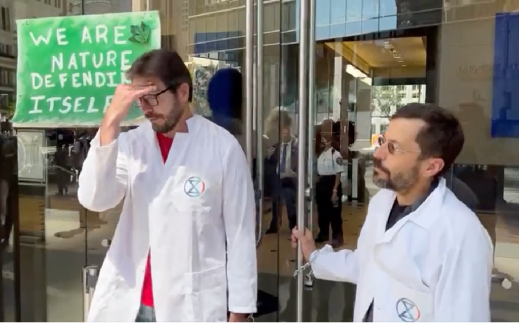 Arrestan a científico de la NASA por protestar contra el cambio climático
