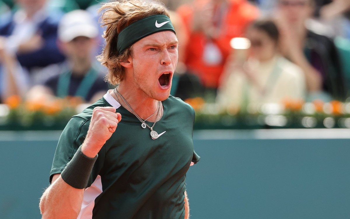 Arruina Andrey Rublev la fiesta a Novak Djokovic en Belgrado | Video