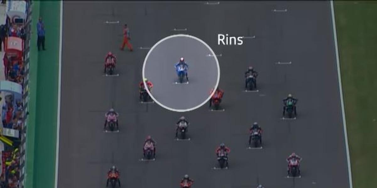 Así fue la increíble salida de Rins: 13 adelantamientos en 5 curvas