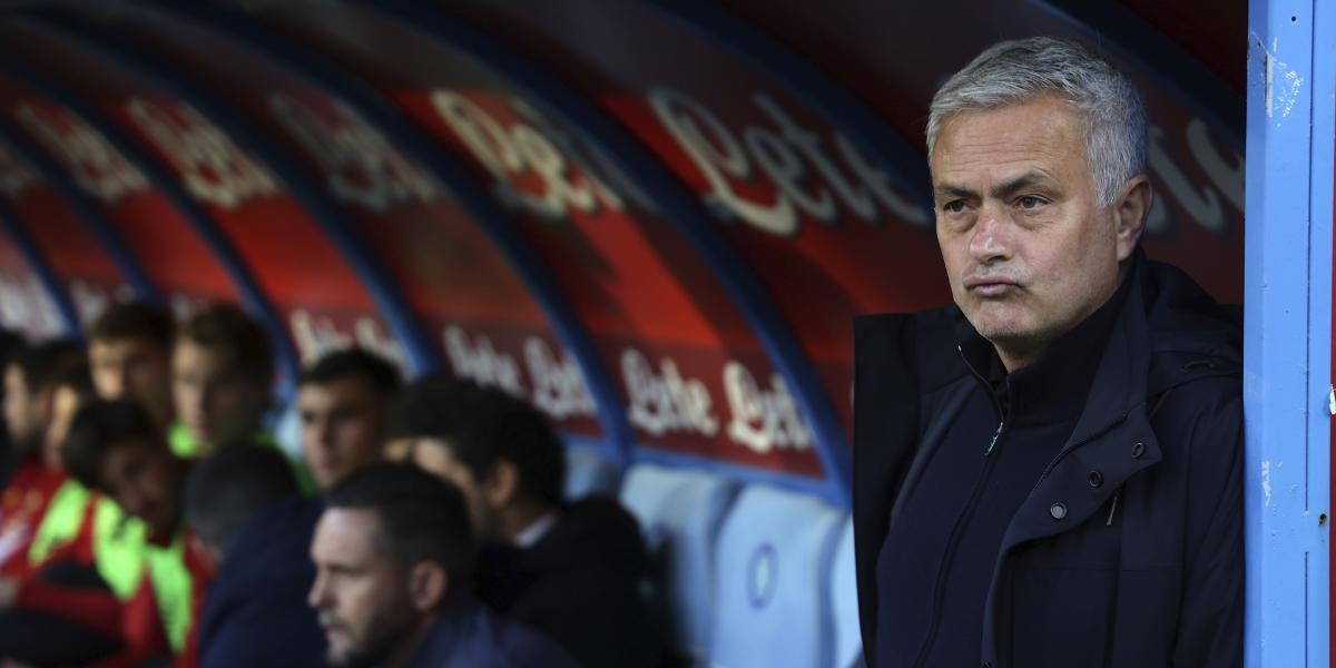 Aurier explica el motivo del fracaso de Mourinho en el Tottenham