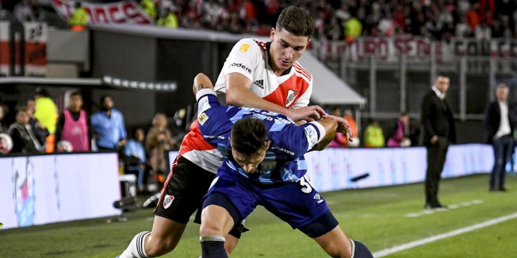 Boca logró un revitalizador triunfo y River un preocupante empate