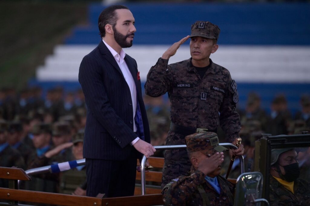 Bukele amenaza a los medios con 15 años de cárcel si reproducen mensajes de las pandillas