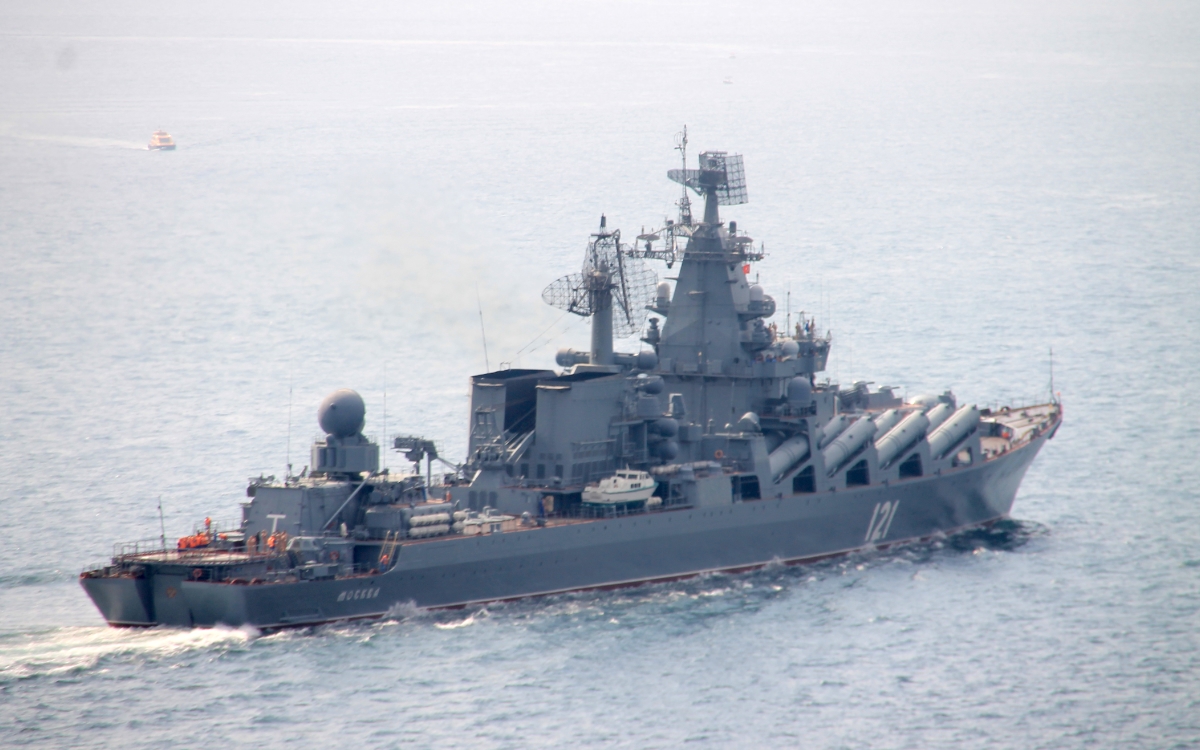 Buque insignia Moskva se hundió tras incendio: Rusia