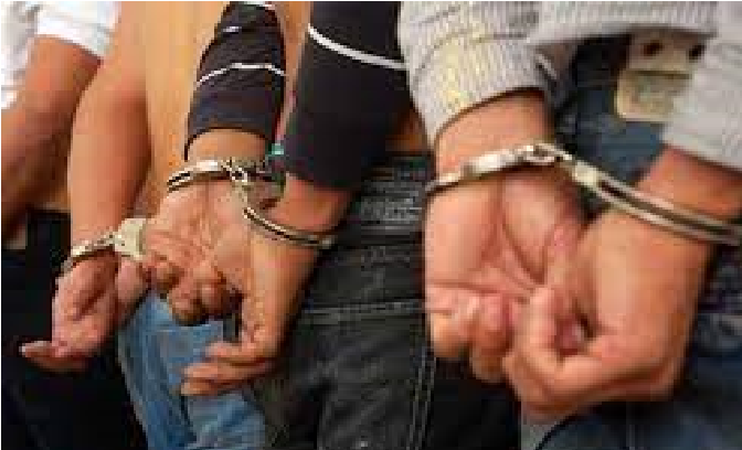 Caen tres de los asaltantes que robaron la tienda Sanborns de Querétaro