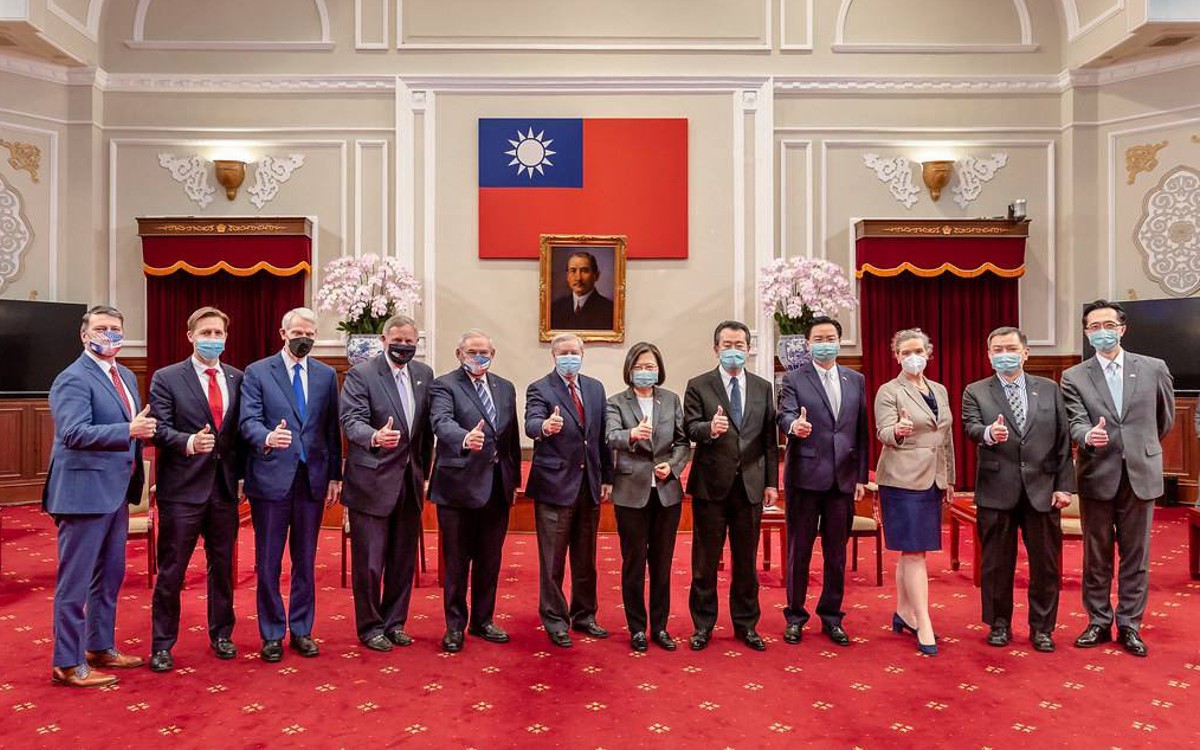 China realiza simulacros militares alrededor de Taiwán durante visita de delegación de EU