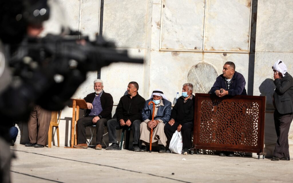 Cientos de personas protestan en Israel contra el ataque en la mezquita de Al-Aqsa