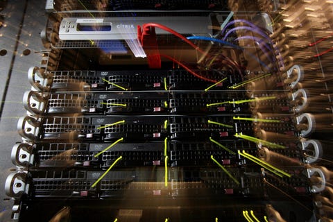 El centro de datos en la nube Softlayer de IBM supera las cifras de ganancias los servidores de trabajo se encuentran dentro de la cápsula uno del centro de datos de ibm softlayer de international business machines corps en dallas, texas, us, el jueves 16 de enero de 2014 ibm tiene programado publicar las cifras de ganancias el 21 de enero fotógrafo ben torresbloomberg a través de imágenes getty