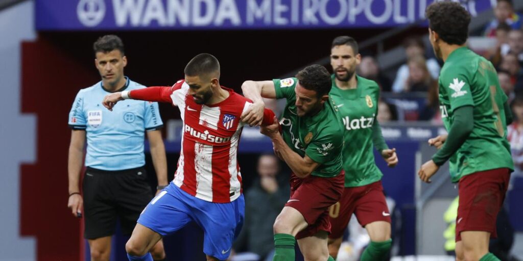 Con sólo dos defensas para el duelo con el Celta