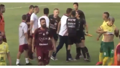 Corren a técnico brasileño por propinar cabezazo a una juez de línea | Video