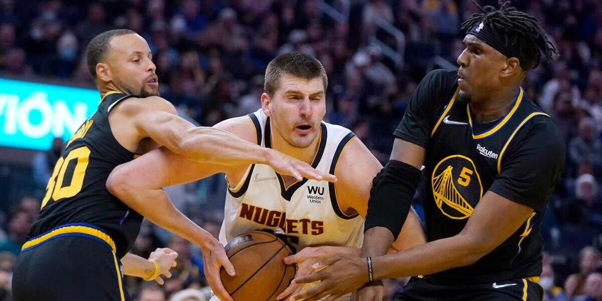 Curry y Poole lideran otro plácido triunfo de los Warriors ante un Jokic impotente