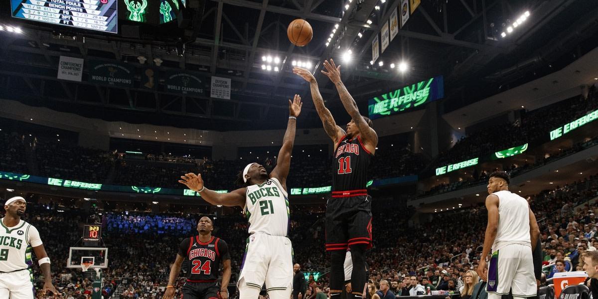 DeMar DeRozan impone su talento en Milwaukee para robar el factor cancha