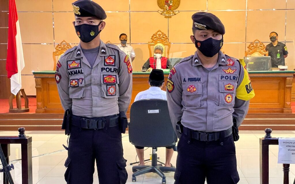 Declaran pena de muerte a profesor en Indonesia por 13 violaciones a menores