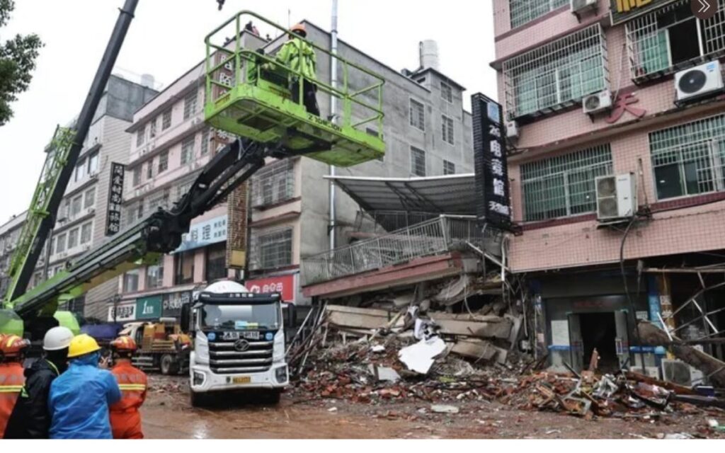 Derrumbe en China deja casi 20 atrapados y 39 desaparecidos