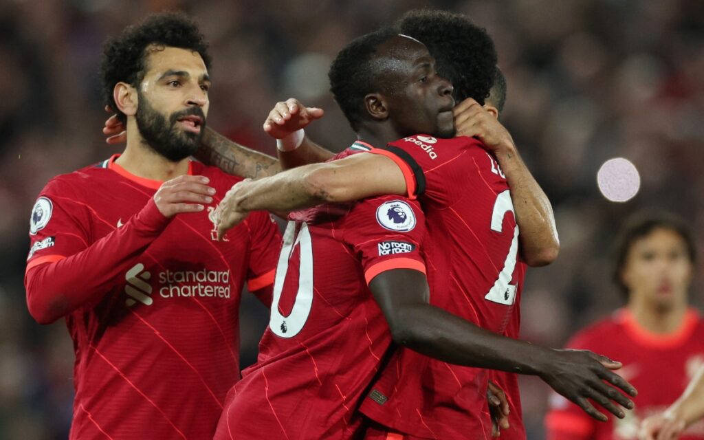 Destroza Liverpool al Manchester United en Anfield | Video
