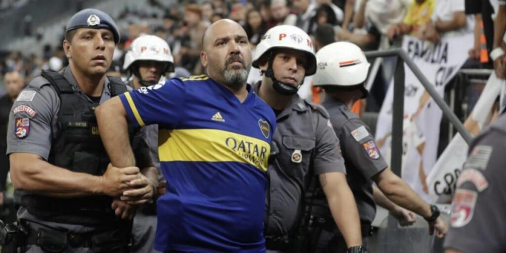Detenido un hincha de Boca en Brasil por realizar gestos racistas