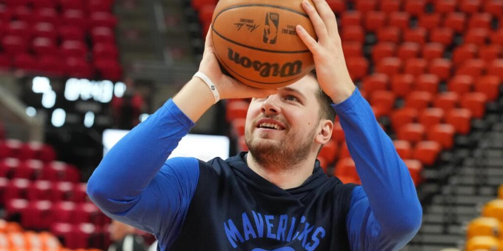 Doncic sigue lesionado y no juega en el asalto de los Mavs en Utah