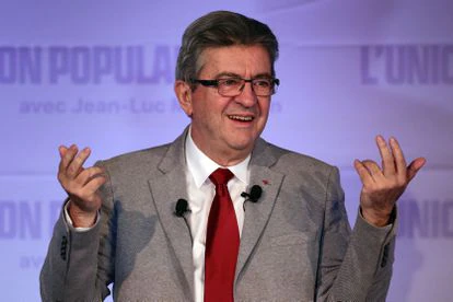 Jean-Luc Melenchon, líder de Francia Insumisa, este domingo en París al conocer los resultados parciales de las elecciones francesas.