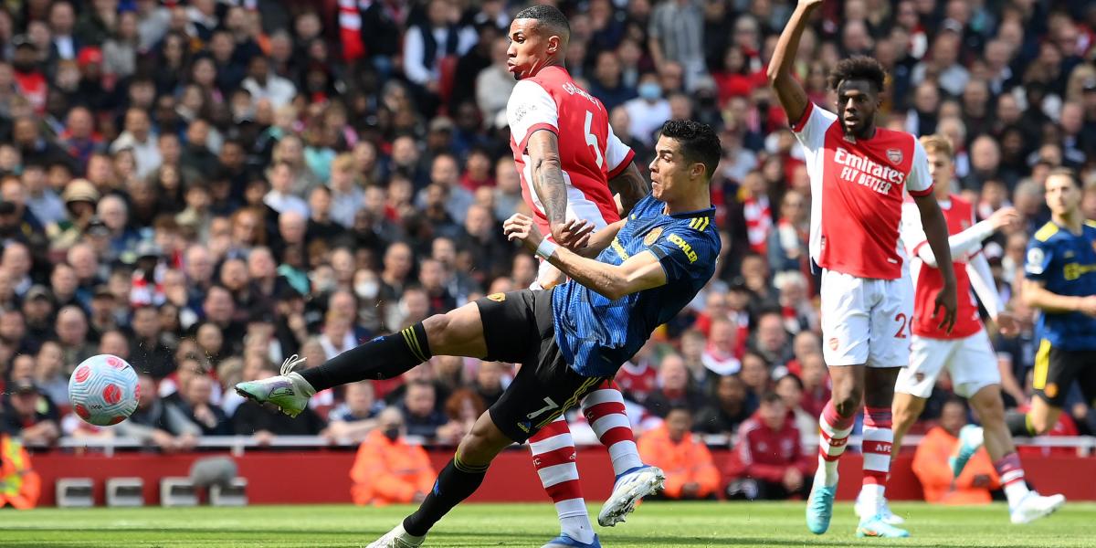 El Arsenal le complica la vida al Manchester United